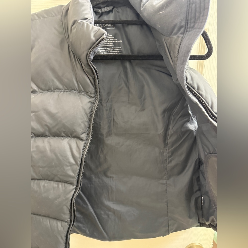 L.L. Bean Black Goose Down Puffer Vest - Size M. - Picture 8 of 8